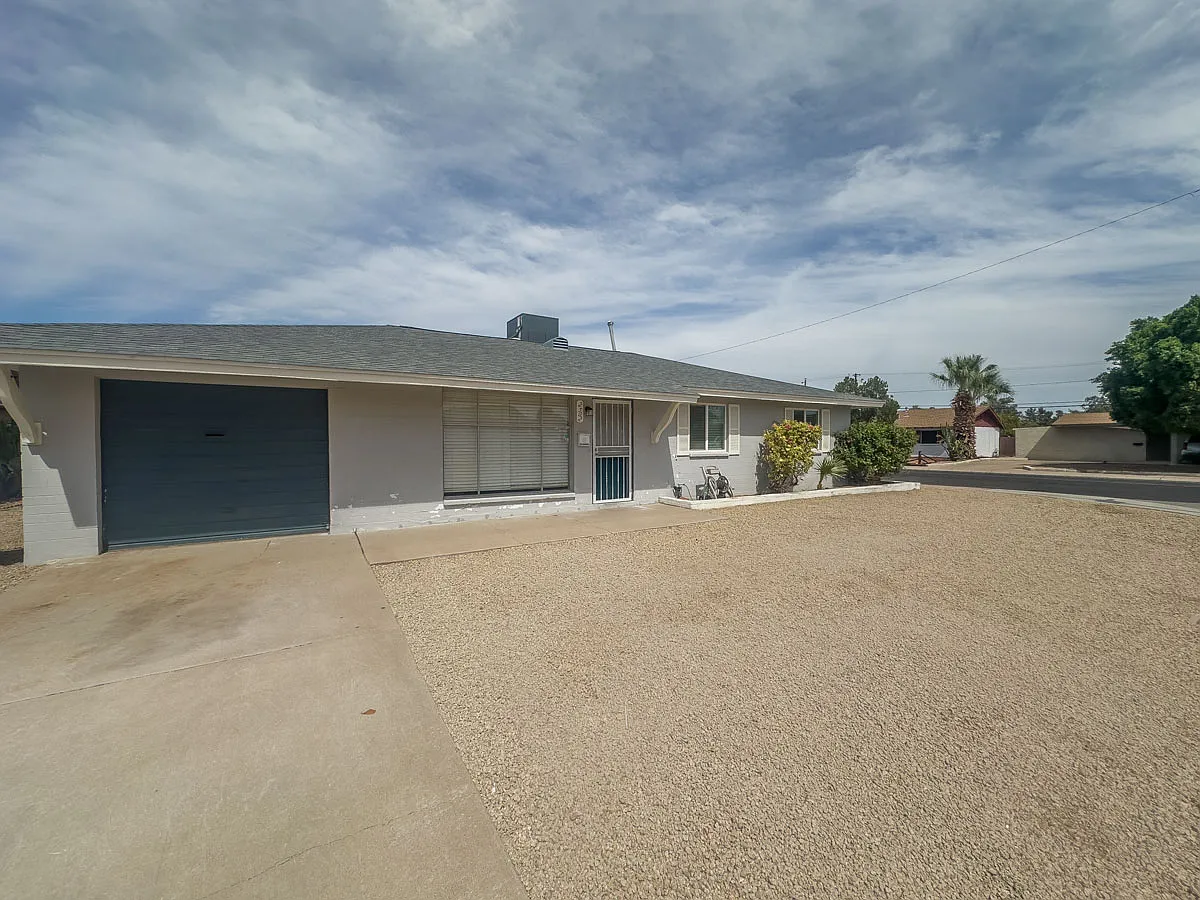 Updated 3 Bed, 2 Bath home in Phoenix — Photo 3