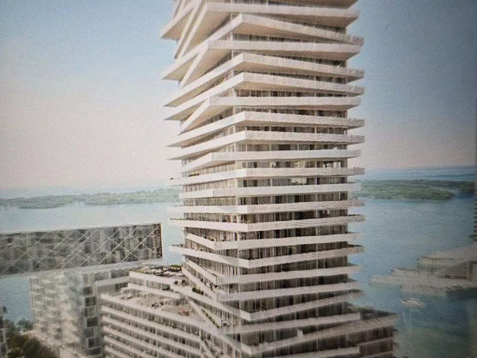 15 Queens Quay E #2210