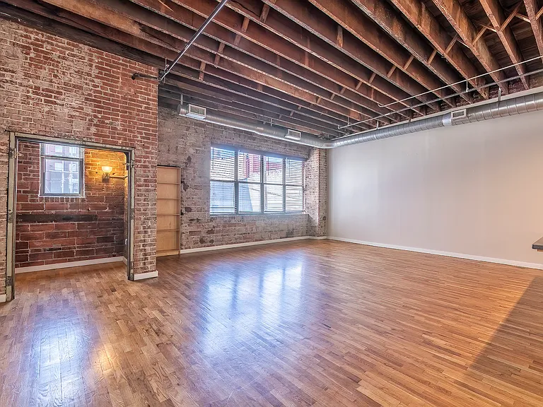 15Walnut — Photo 8