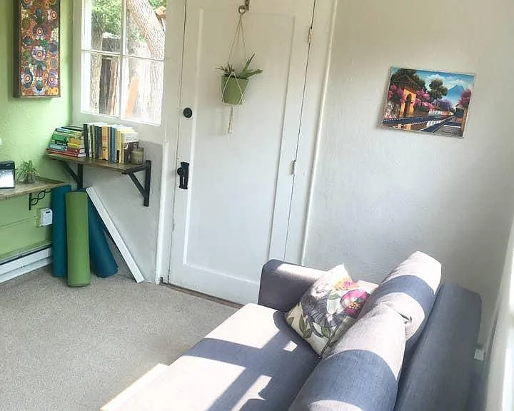 sun room, can be used as 2nd bedroom.