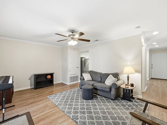 3rd image of 600 Bagby Ave APT 7D