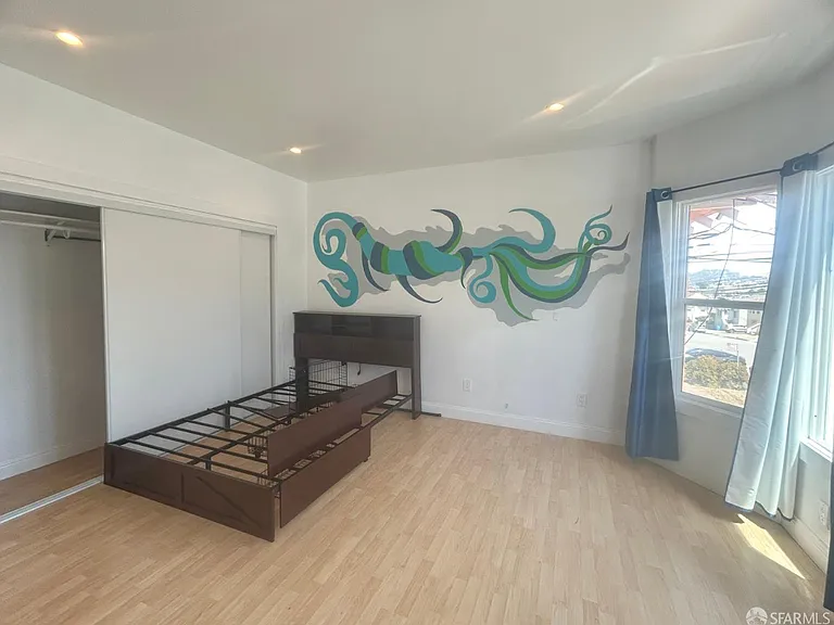 224 Cordova St — Photo 3