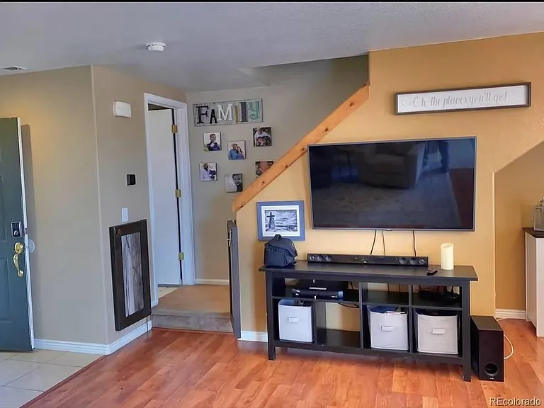 851 Willow Dr — Photo 3