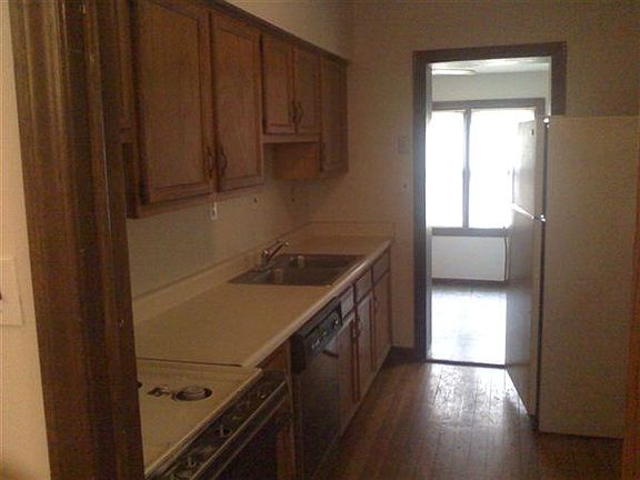 1025 KITCHEN