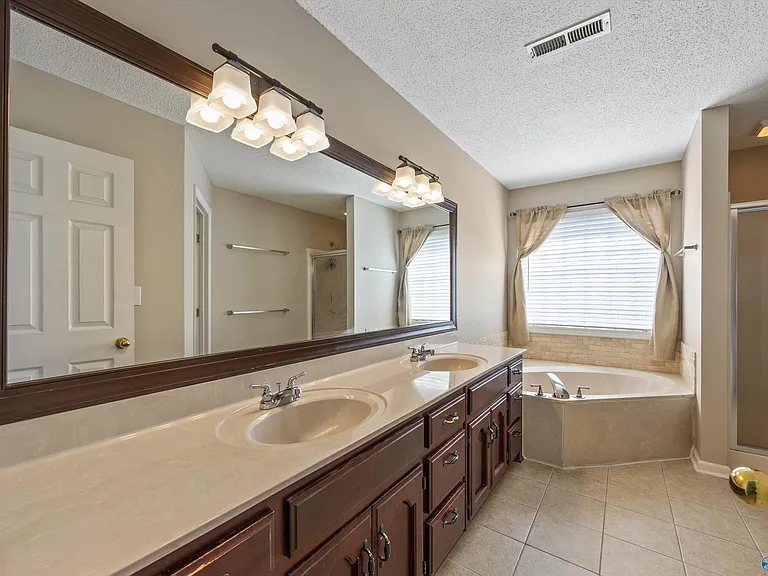 115 Medicine Bend Ct — Photo 10