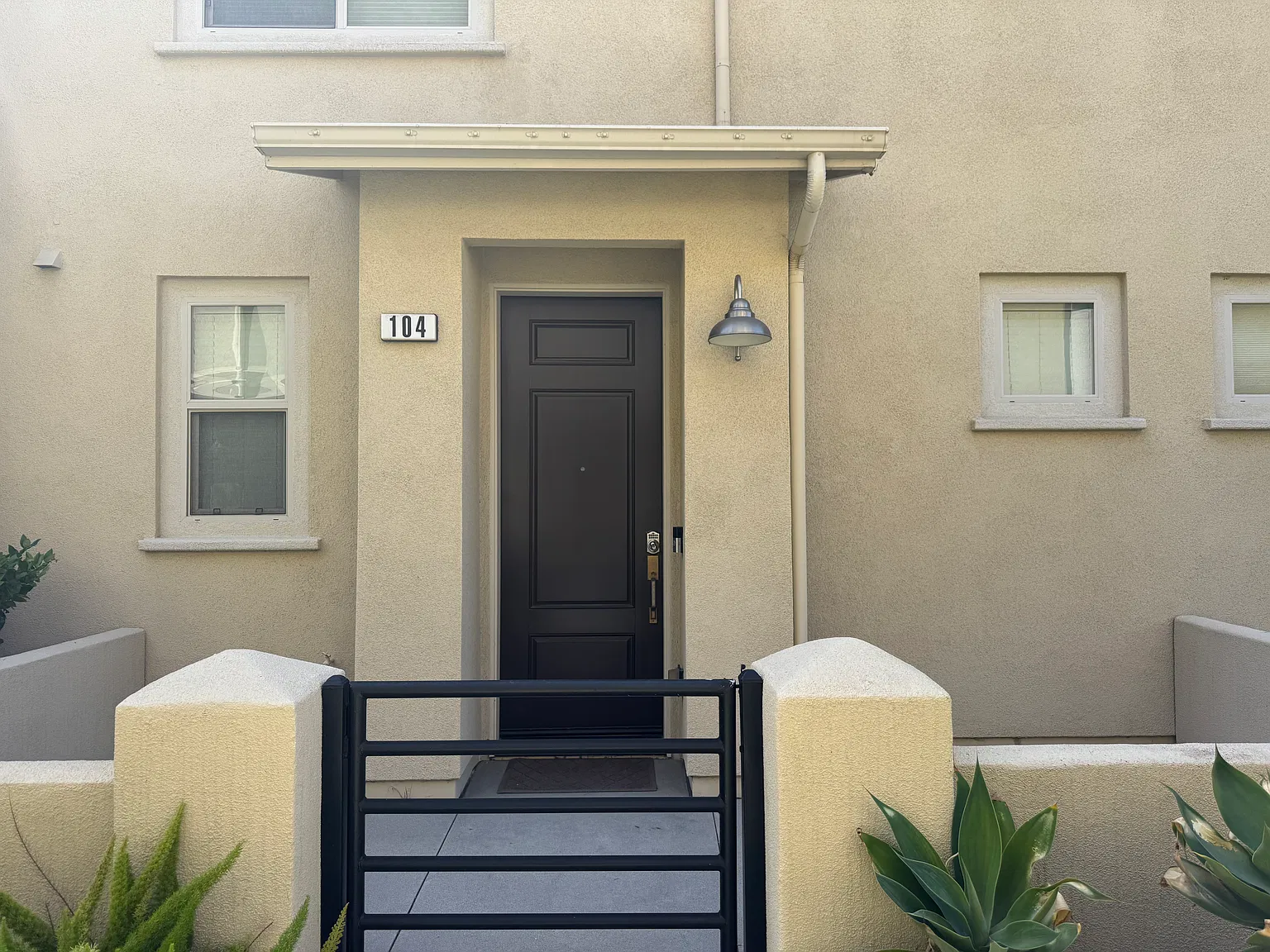 2 bed, 2.5 bath, 1310 sqft, $4,800 — Photo 1
