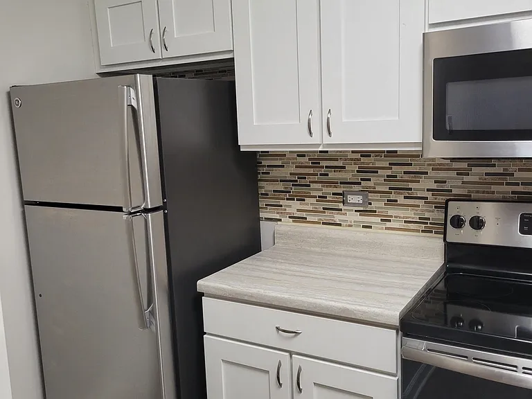 Lisle Station Apartments — Photo 7