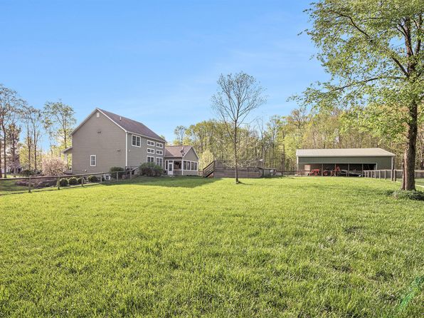 55232 Sundance Dr, New Carlisle, IN 46552