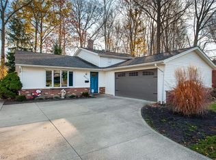 8519 Brentwood Dr, Olmsted Falls, OH 44138