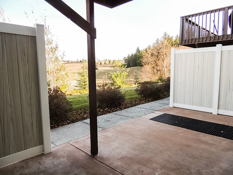 1038 W C St — Photo 11