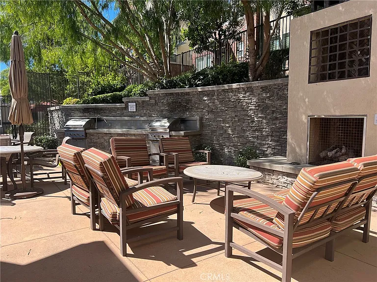 10 Brownstone Way — Photo 34