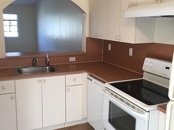 4th image of 990 NE 33rd Ter Unit 202