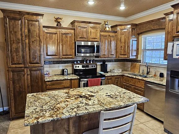 4th image of 220 Almond Tree Ln