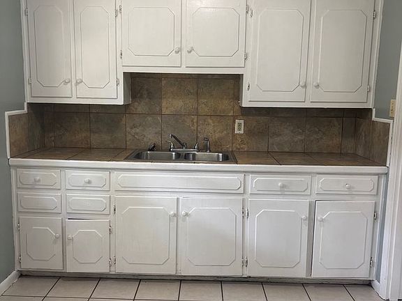 4th image of 4161 Yorkshire Ln