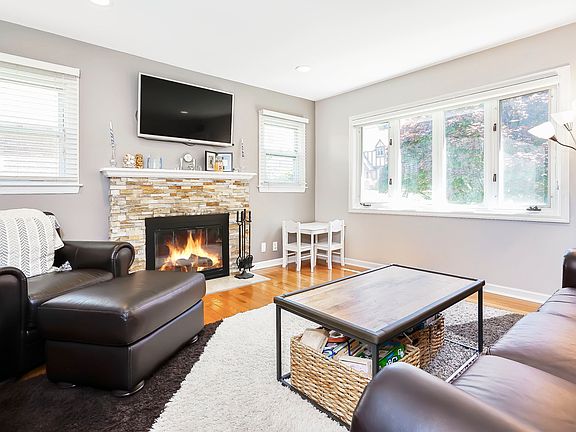 4th image of 100 Barnwell Dr