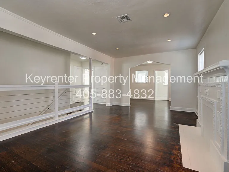 N Gatewood Ave Duplex — Photo 11