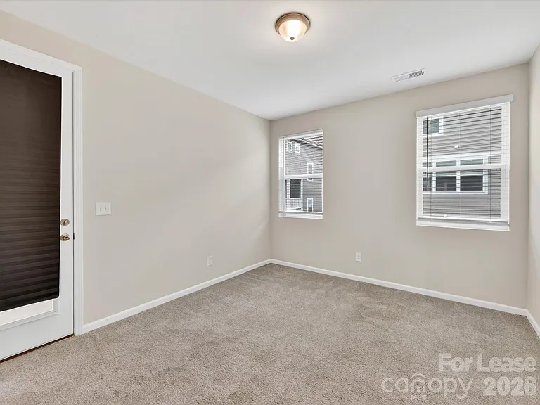 420 Burr St — Photo 9