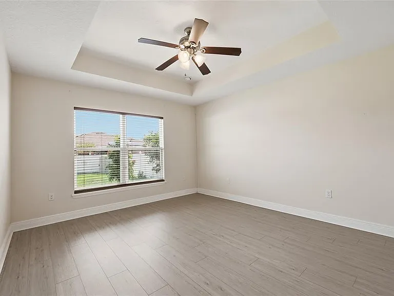 115 Maple Dr — Photo 18