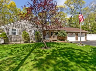 26 Pembroke Dr, East Hampton, NY 11937
