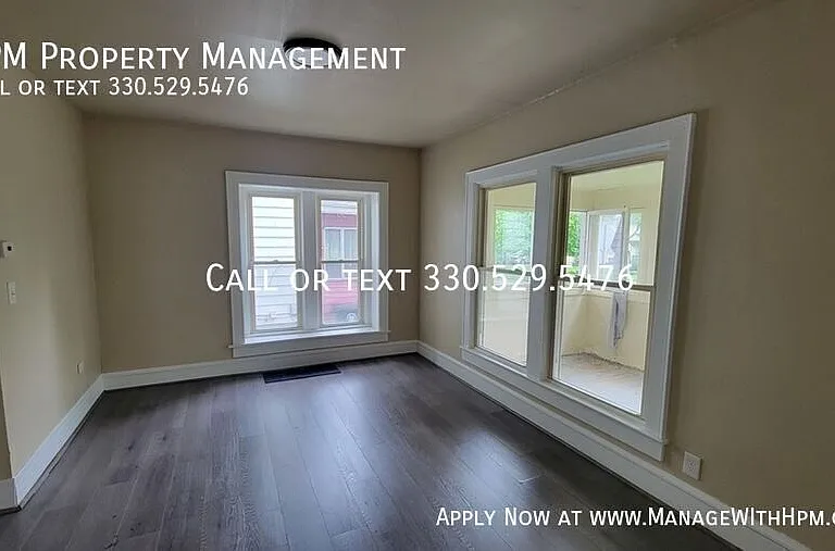 699 Noble Ave — Photo 2