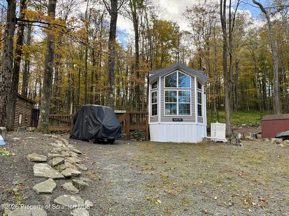 176 Birch Ter, Gouldsboro, PA 18424