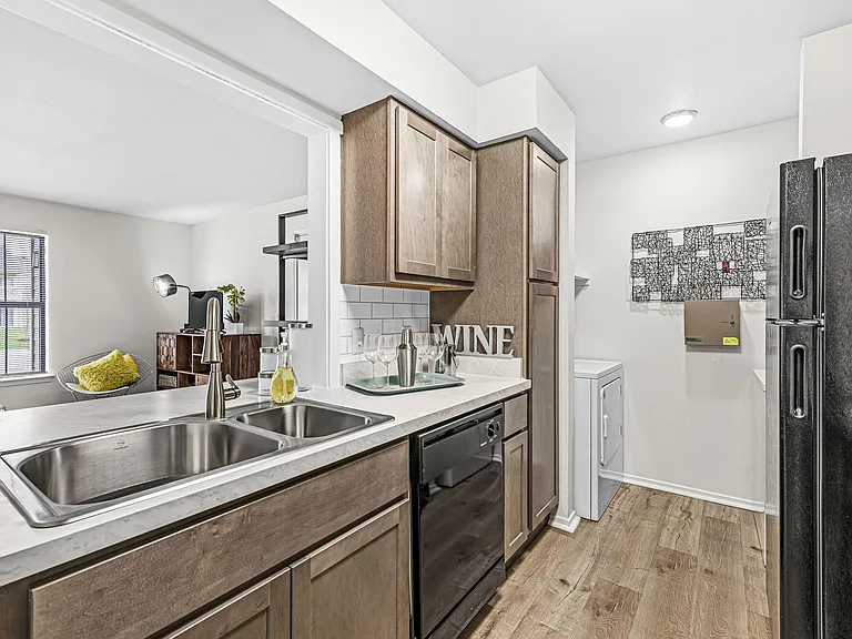 Enclave at Eagle Creek Apartments — Photo 3