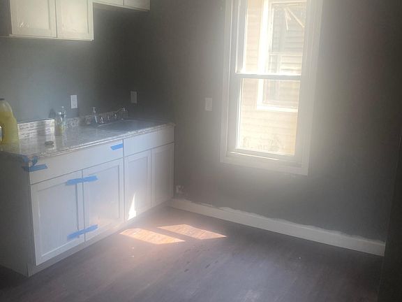 3rd image of 514 20th St APT 2
