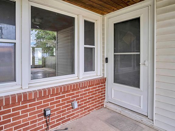 4th image of 1613 E 10th St