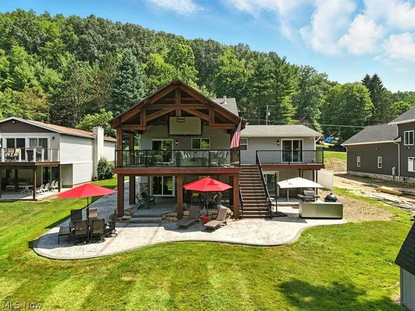 196 E Mohawk Dr, Malvern, OH 44644