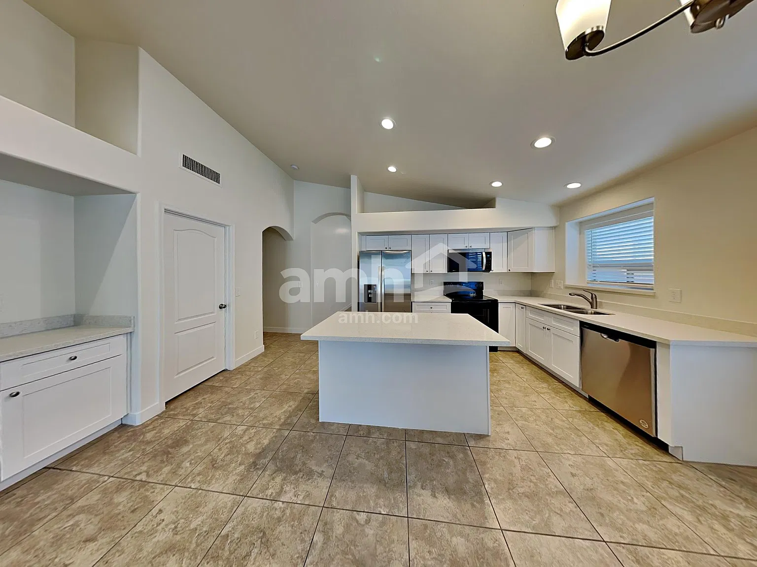 4 bed, 2.0 bath, 2265 sqft, $2,360 — Photo 3