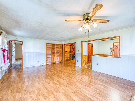 4th image of 102 Basswood Dr