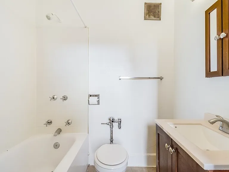 New Cadillac Square Apartments — Photo 8