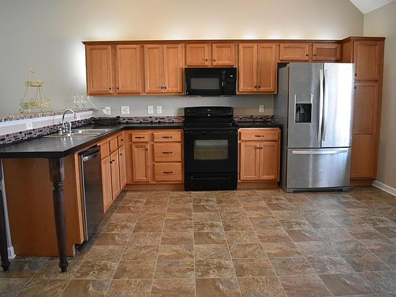 3rd image of 708 Silverhill Dr