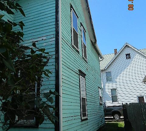 3rd image of 1038 W Erie Ave