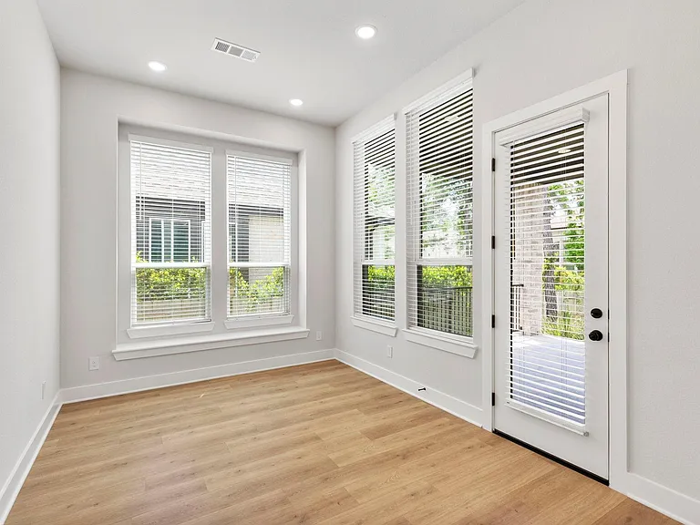 415 N Hillary Step Pl — Photo 14