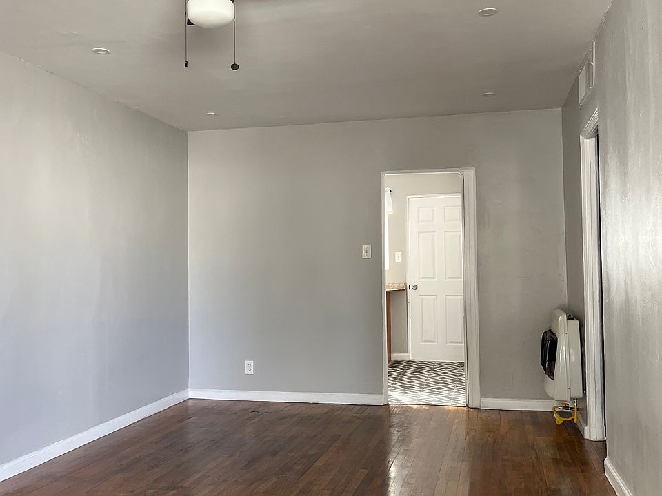 1st image of 8170 Valley View Dr