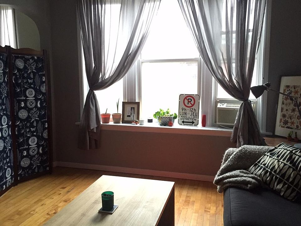 1st image of 918 N Damen Ave APT 2
