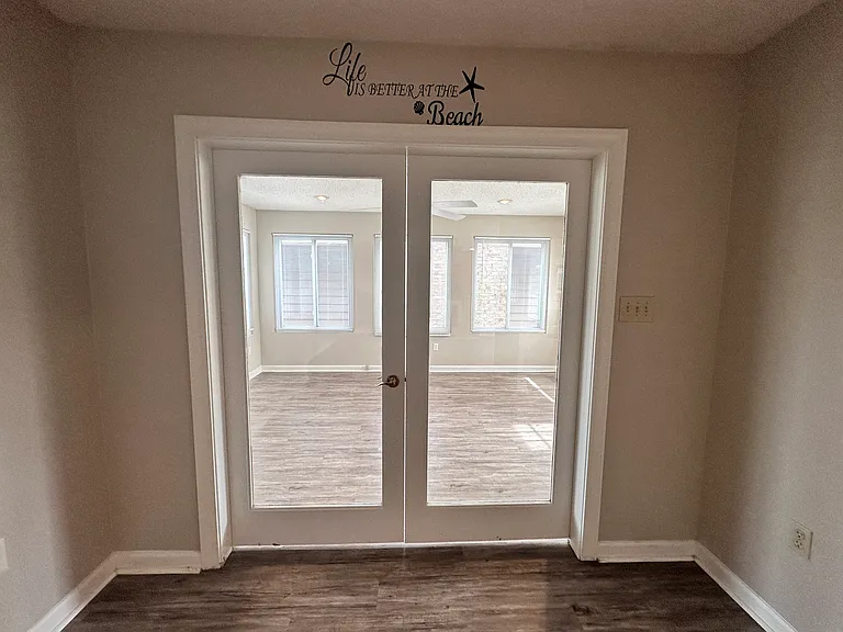 6536 Valene Ct — Photo 18