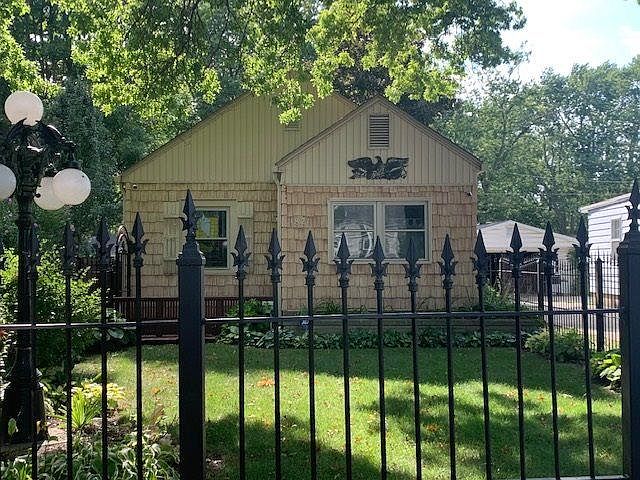 1st image of 1821 S 28th St