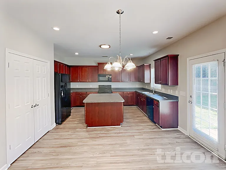 1324 Pondhaven Dr — Photo 5
