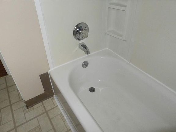3rd image of 1780 E 337th St