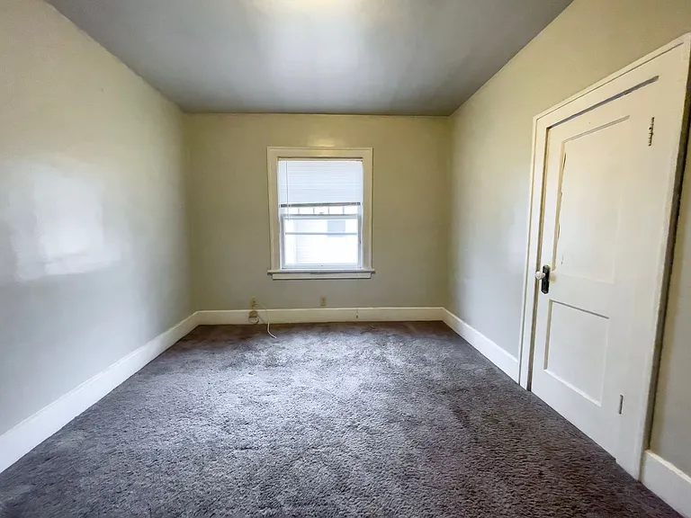 1425 W Gilbert St — Photo 29