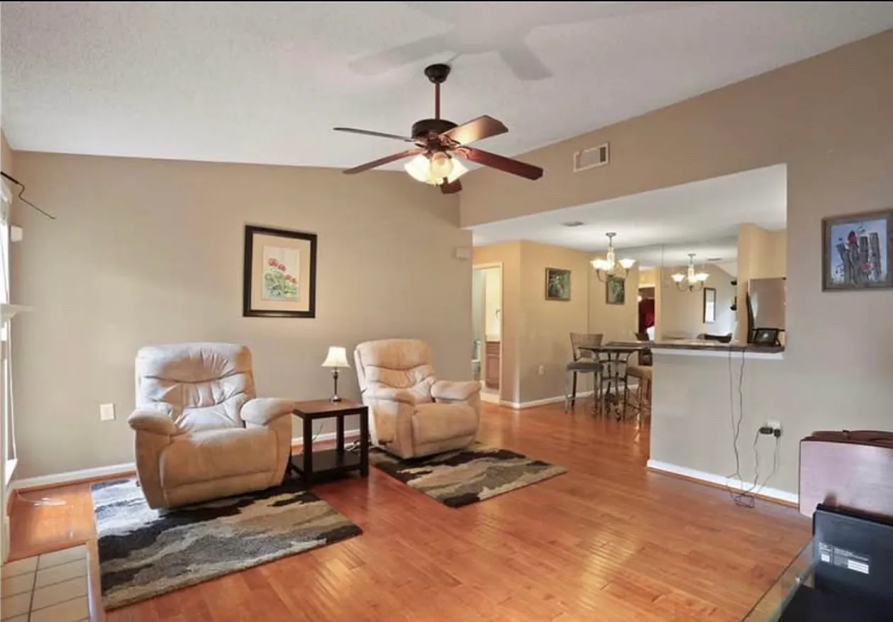 1 bed, 1050 sqft, $1,250 — Photo 2