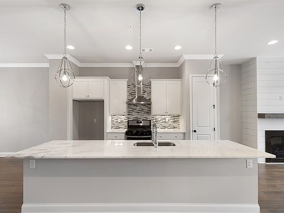 4th image of 1200 Stone Castle Cir SE