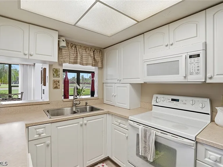 5905 Trailwinds Dr #816 — Photo 10