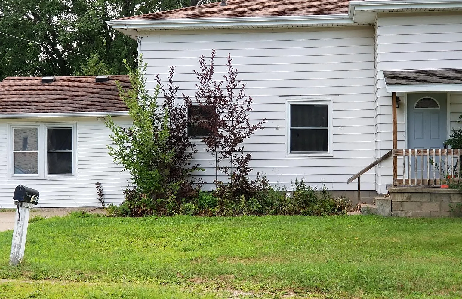 475 Clayton Ave — Photo 2