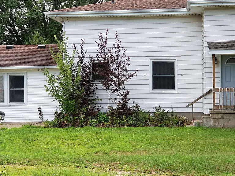 475 Clayton Ave — Photo 1