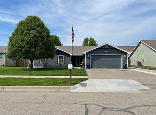 404 Brookway Dr, Manhattan, KS 66502