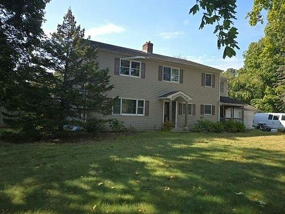3rd image of 2083 Wading River Manor Rd