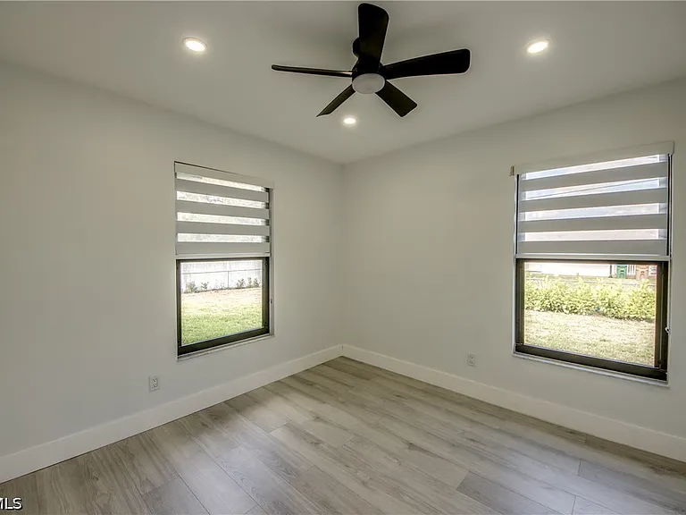 412 NE 17th Pl — Photo 13
